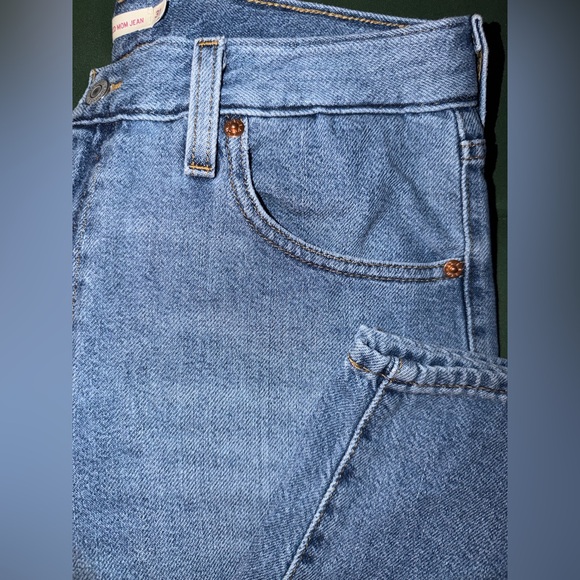 Levi's Women's High Rise Jeans in Blue - Picture 4 of 4